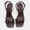 Sandalias de tacón alto con hebillas