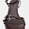 Sandalias de tacón alto con hebillas