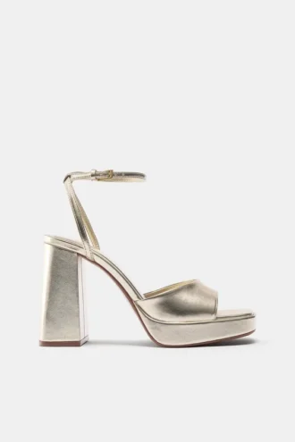 Sandalias de tacón alto con plataforma en color dorado metalizado