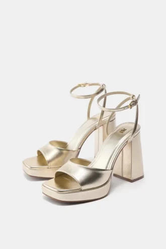Sandalias de tacón alto con plataforma en color dorado metalizado