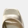 Sandalias de tacón alto con plataforma en color dorado metalizado