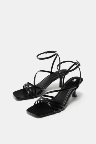 Sandalias de tacón con tiras