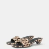 Sandalias de tacón de piel con estampado de leopardo