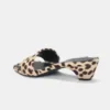 Sandalias de tacón de piel con estampado de leopardo