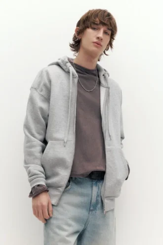 Sudadera básica con cremallera y capucha