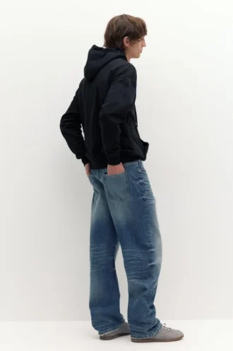 Sudadera básica con cremallera y capucha