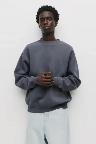 Sudadera básica de cuello redondo