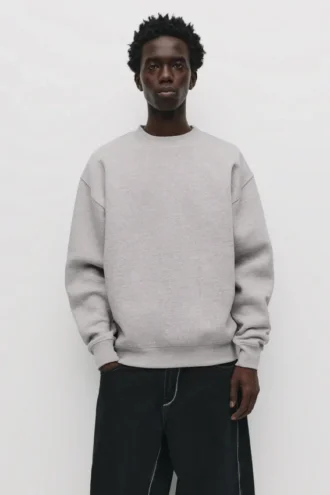 Sudadera básica de cuello redondo