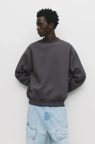 Sudadera básica de cuello redondo