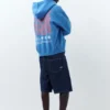 Sudadera con capucha azul y cremallera