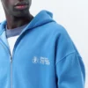 Sudadera con capucha azul y cremallera