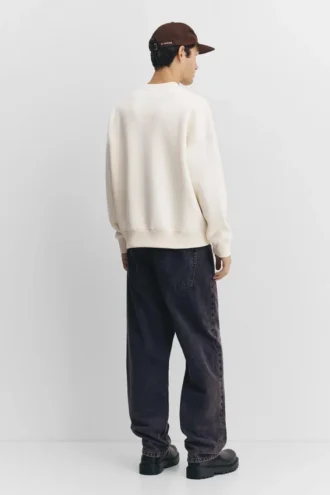 Sudadera con capucha con gráfico de eslogan bordado