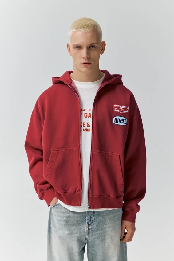 Sudadera con capucha, cremallera y parches Sudadera con capucha, cremallera y parches