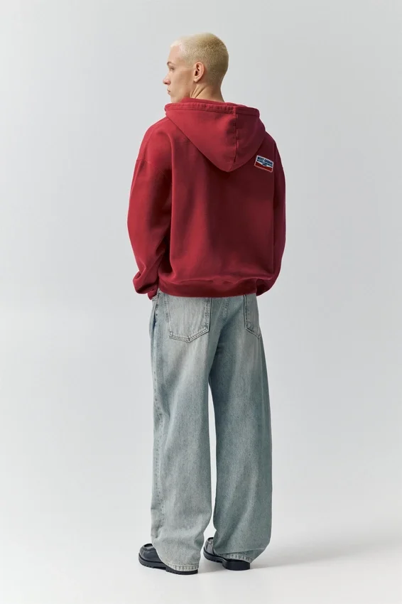 Sudadera con capucha, cremallera y parches Sudadera con capucha, cremallera y parches