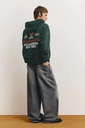 Sudadera con capucha, cremallera y parches
