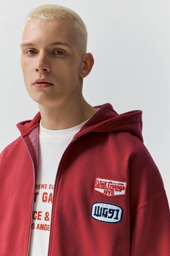 Sudadera con capucha, cremallera y parches Sudadera con capucha, cremallera y parches