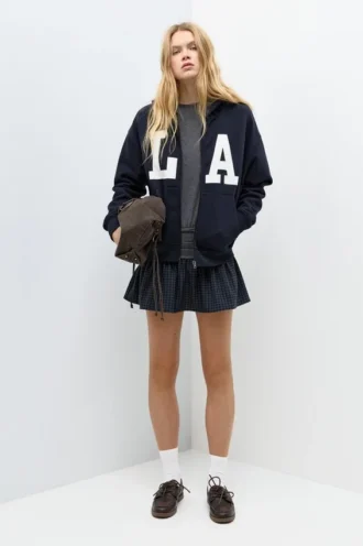Sudadera con capucha y cremallera con gráfico