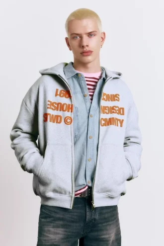 Sudadera con capucha y cremallera con texto