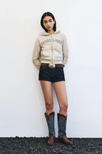 Sudadera con capucha y cremallera de Montserrat Messeguer