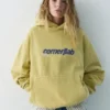 Sudadera con capucha y estampado amarillo Sudadera con capucha y estampado amarillo
