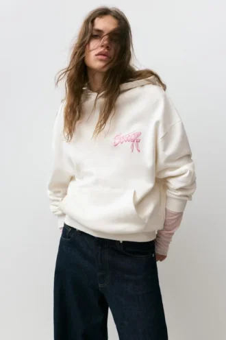 Sudadera con capucha y gráfico de lazo