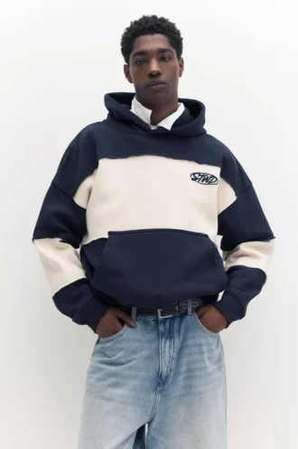 Sudadera con capucha y paneles STWD Studio