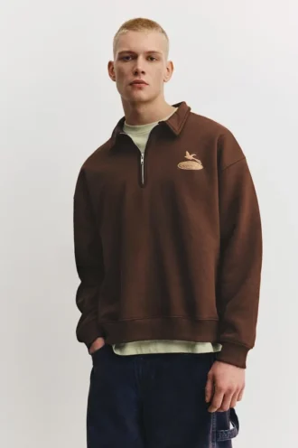 Sudadera con cuello polo y estampado