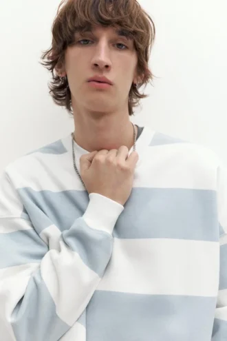 Sudadera de cuello redondo a rayas