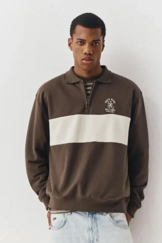 Sudadera marrón con cuello y cremallera