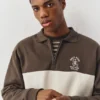 Sudadera marrón con cuello y cremallera Sudadera marrón con cuello y cremallera
