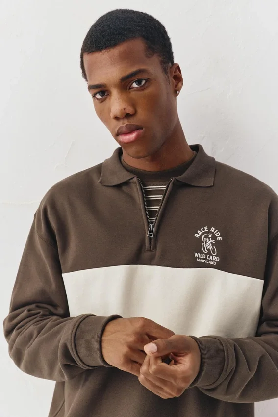 Sudadera marrón con cuello y cremallera Sudadera marrón con cuello y cremallera