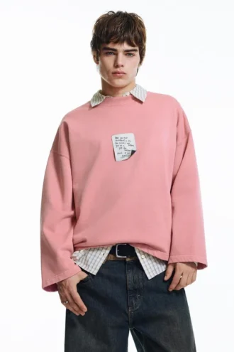 Sudadera rosa con etiqueta Sudadera rosa con etiqueta