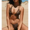 Top de bikini triangular con estampado de leopardo Top de bikini triangular con estampado de leopardo