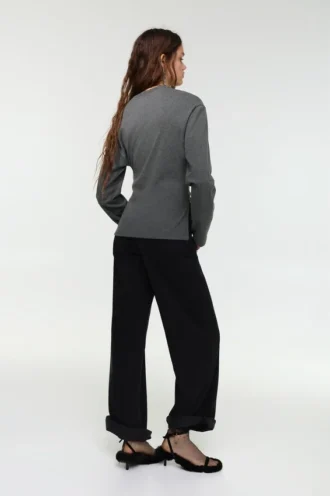 Top de manga larga con apliques