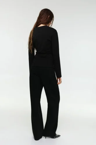 Top de manga larga con apliques