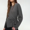 Top de manga larga con apliques