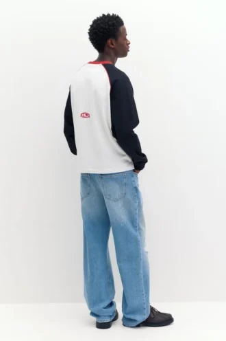 Vaqueros bootcut ajustados con rotos