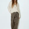 Vaqueros con estampado de leopardo y cordón