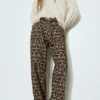 Vaqueros con estampado de leopardo y cordón