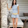 Vestido corto a cuadros con bajo voluminoso Vestido corto a cuadros con bajo voluminoso