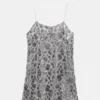 Vestido corto de tirantes con lentejuelas Vestido corto de tirantes con lentejuelas