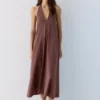Vestido midi con cuello halter Vestido midi con cuello halter