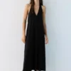 Vestido midi con cuello halter Vestido midi con cuello halter