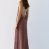 Vestido midi con cuello halter Vestido midi con cuello halter