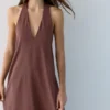 Vestido midi con cuello halter Vestido midi con cuello halter
