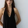 Vestido midi con cuello halter Vestido midi con cuello halter