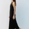 Vestido midi con cuello halter Vestido midi con cuello halter