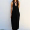 Vestido midi con cuello halter Vestido midi con cuello halter