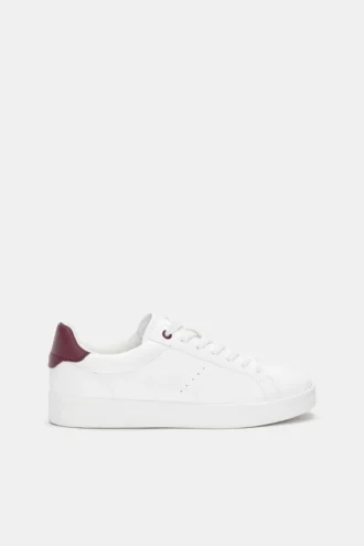 Zapatillas básicas con detalle
