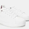 Zapatillas básicas con detalle
